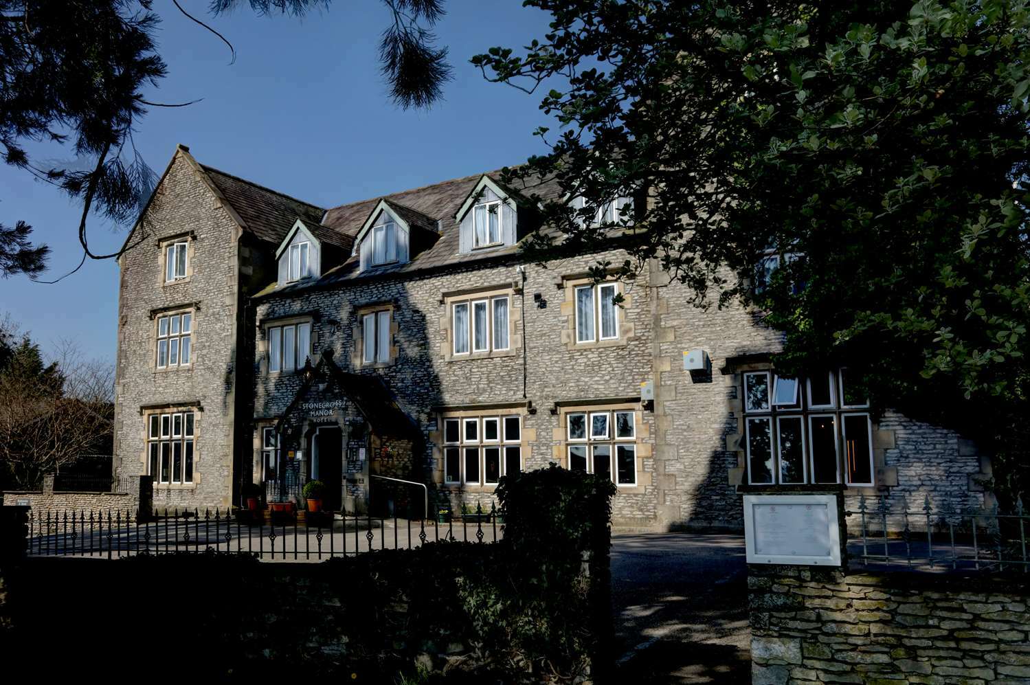 Stonecross Manor Hotel Kendal Exterior foto